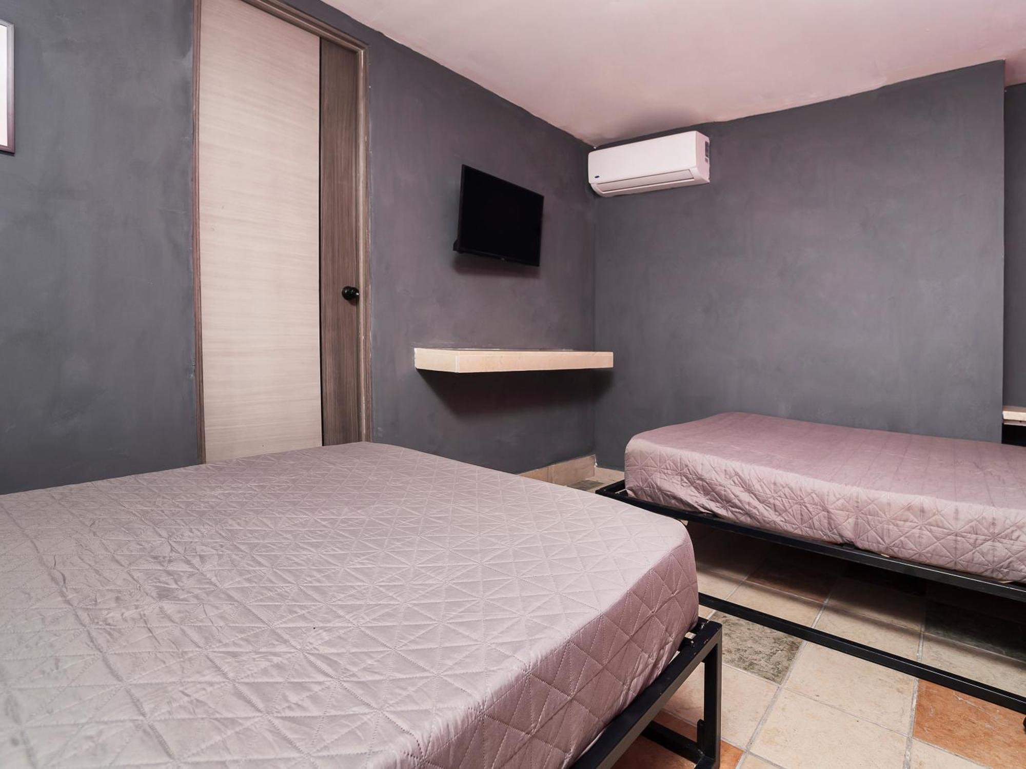 Hotel cápsula Adhoc Cintermex
